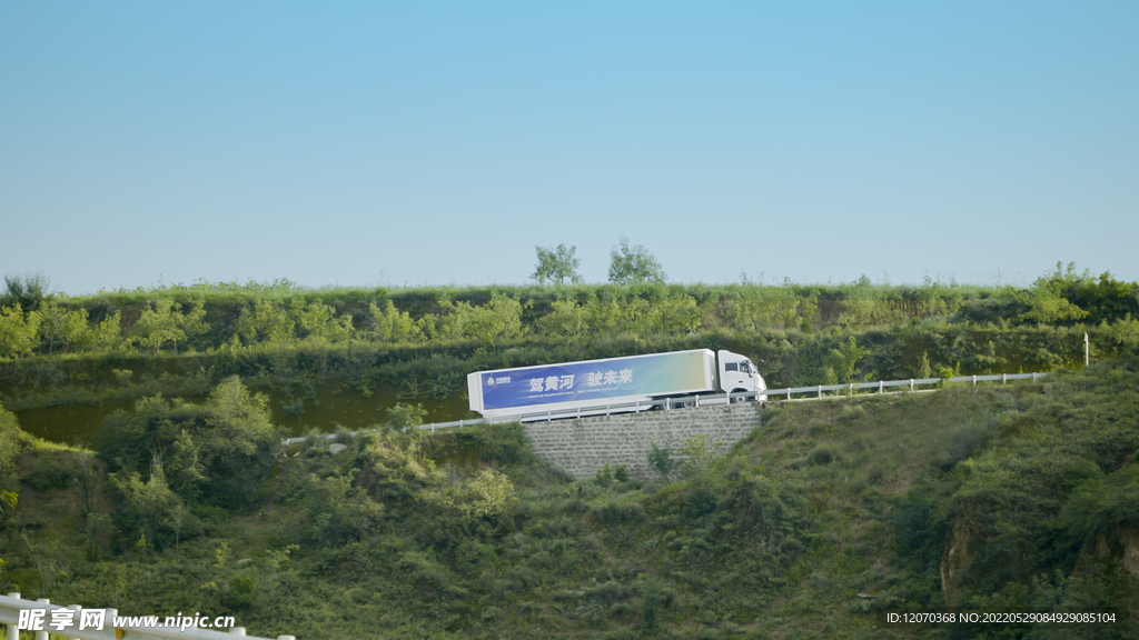 美景卡车路跑风景美图