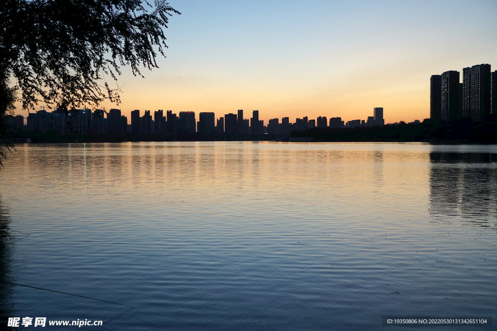 沈阳浑河黄昏夕阳余晖