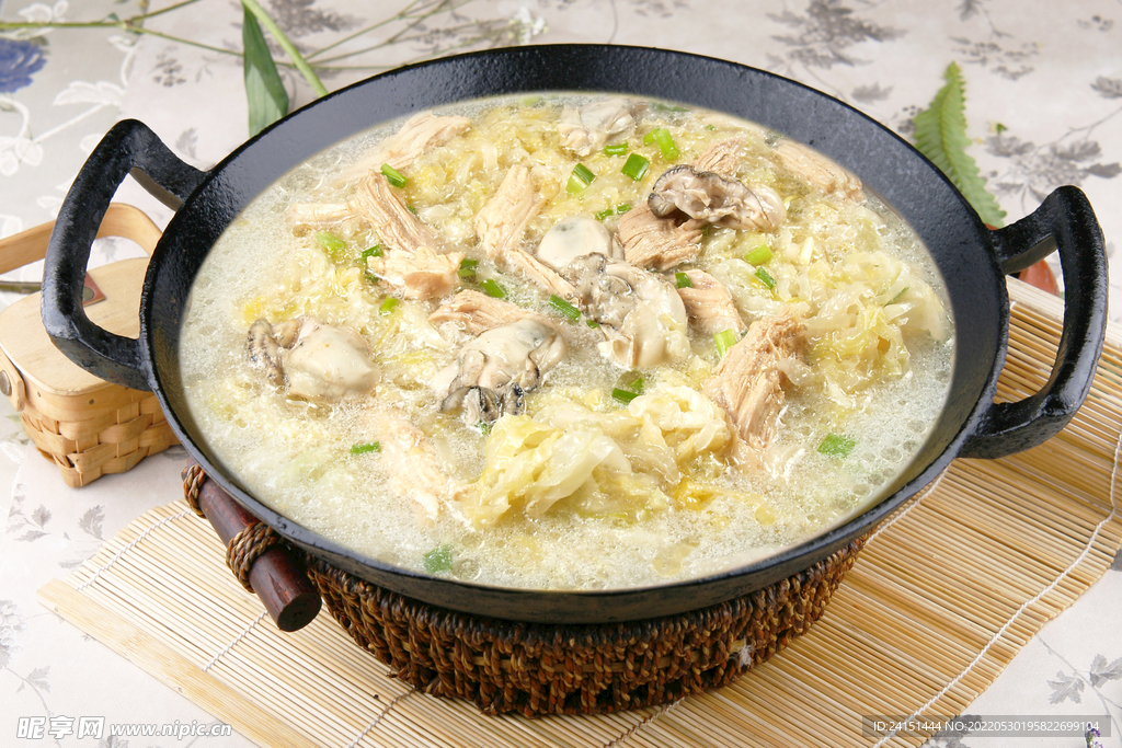 铁锅酸菜炖牡蛎