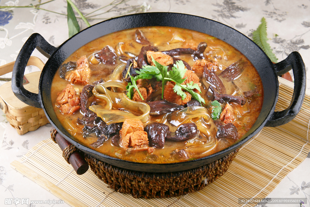 小鸡炖蘑菇