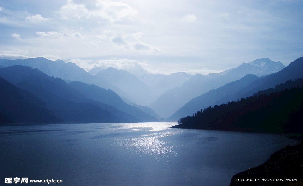 湖泊山河