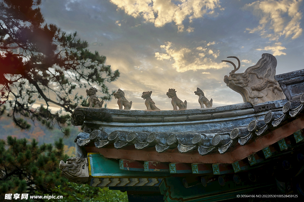 户外复古屋檐建筑