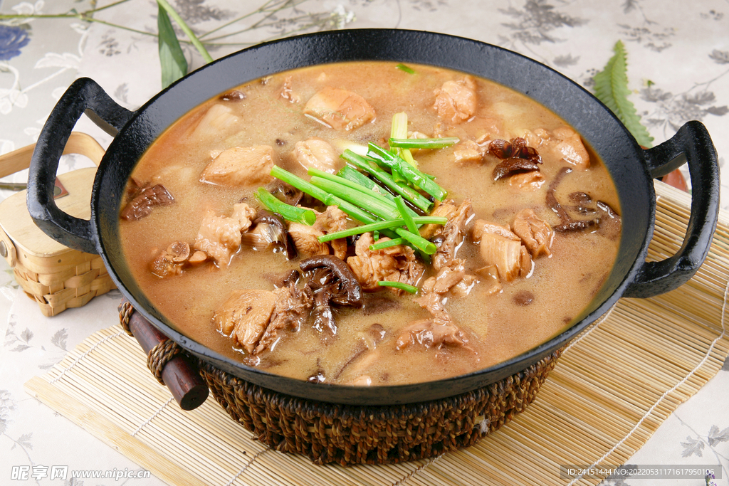 蘑菇炖小鸡
