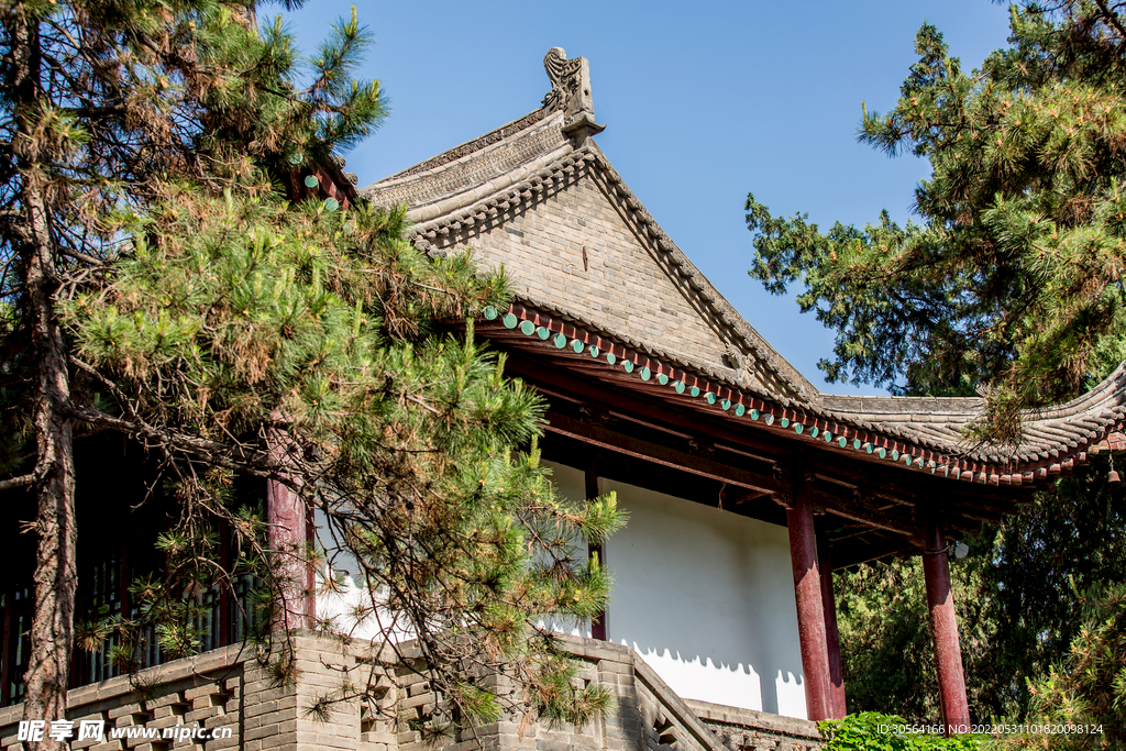 户外复古屋檐建筑