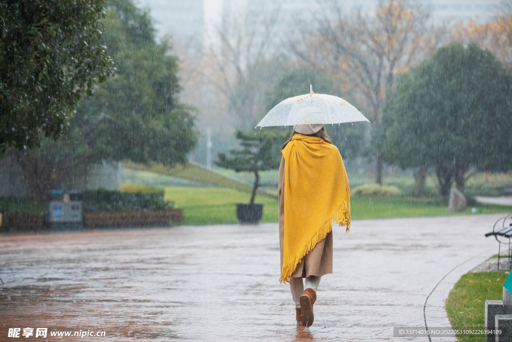 下雨 