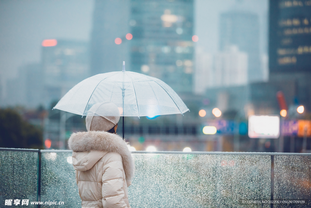 下雨  