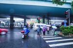 下雨  