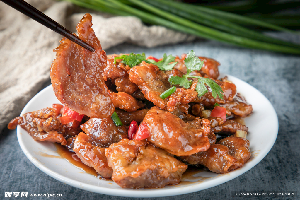 红烧煎炸肉片美食