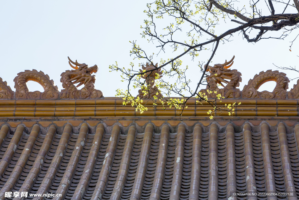 户外复古屋檐建筑