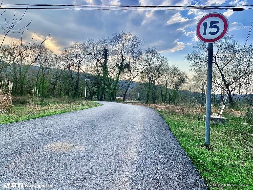 傍晚田园马路 日落风景 