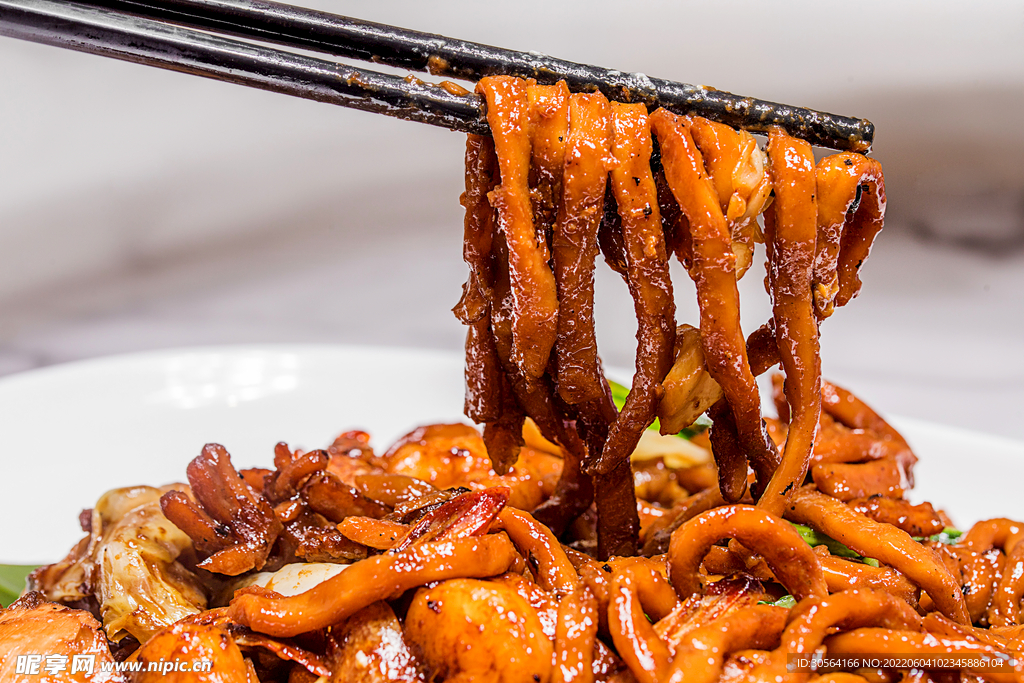 麻辣炒面拉面美食