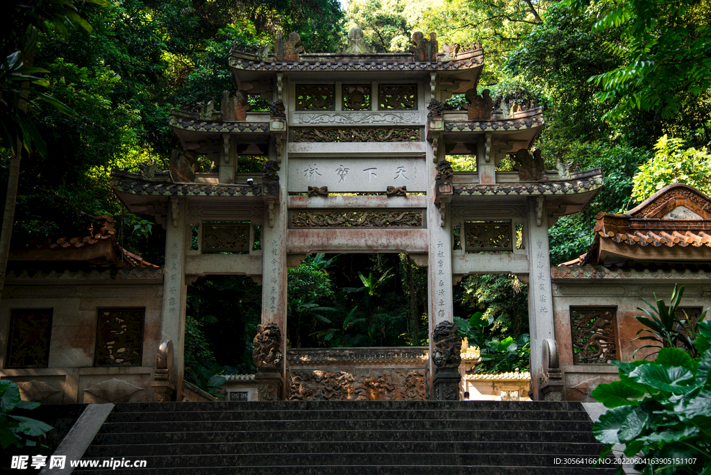 户外复古塔楼建筑