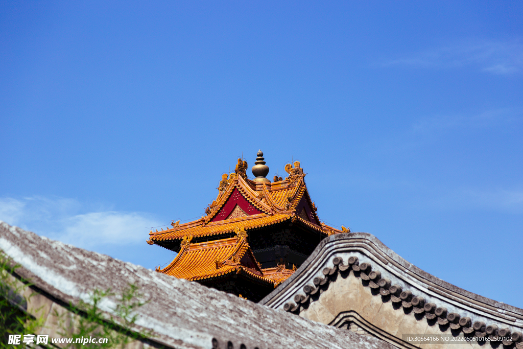 户外复古屋檐建筑