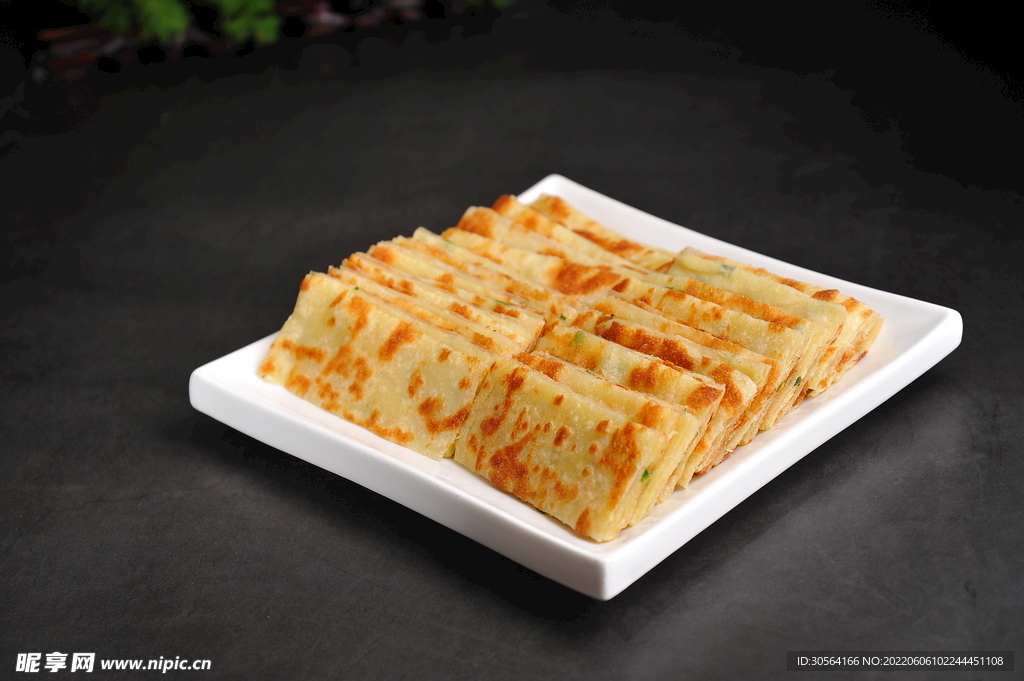 韭菜鸡蛋饼美食