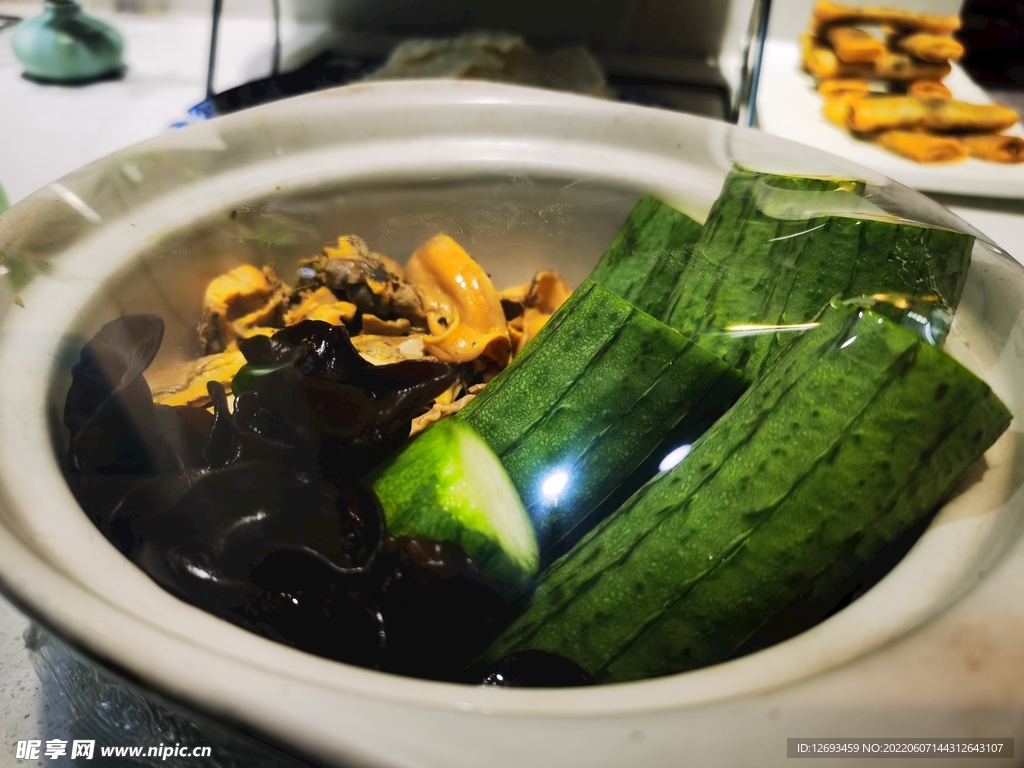丝瓜河蚌