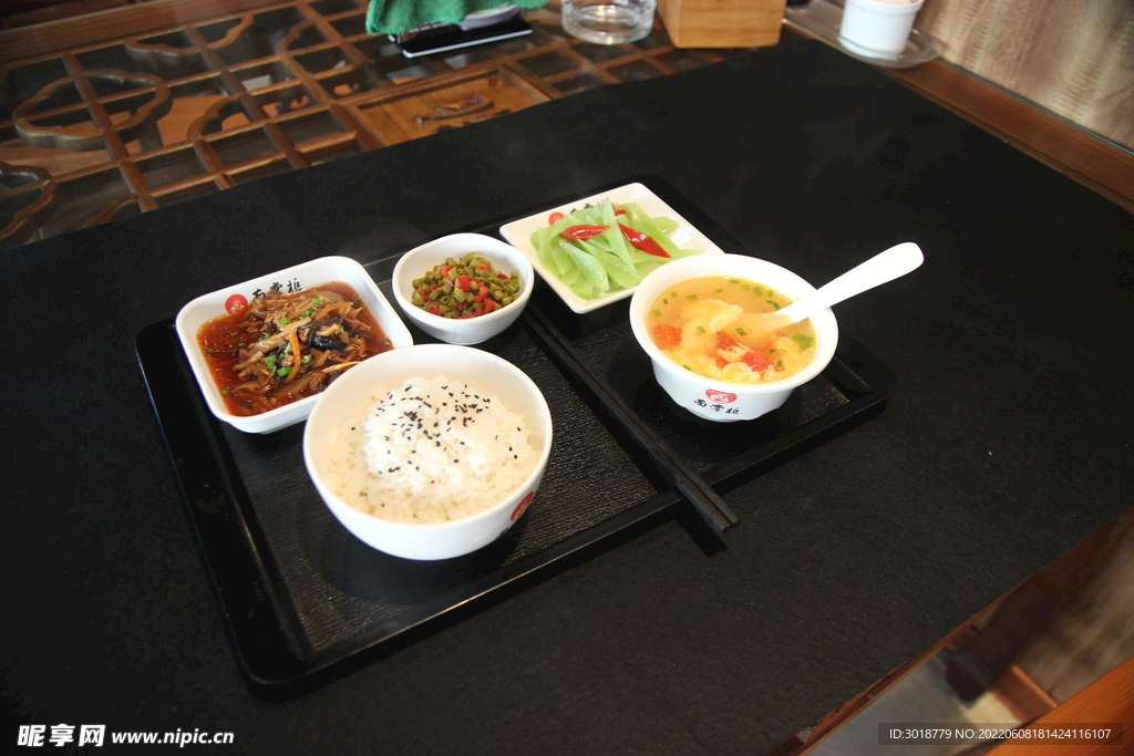 鱼香肉丝套餐饭