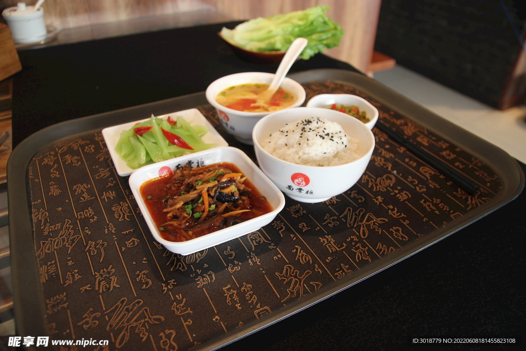 鱼香肉丝套餐饭