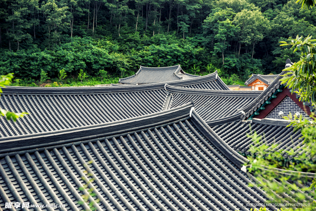 户外复古屋檐建筑