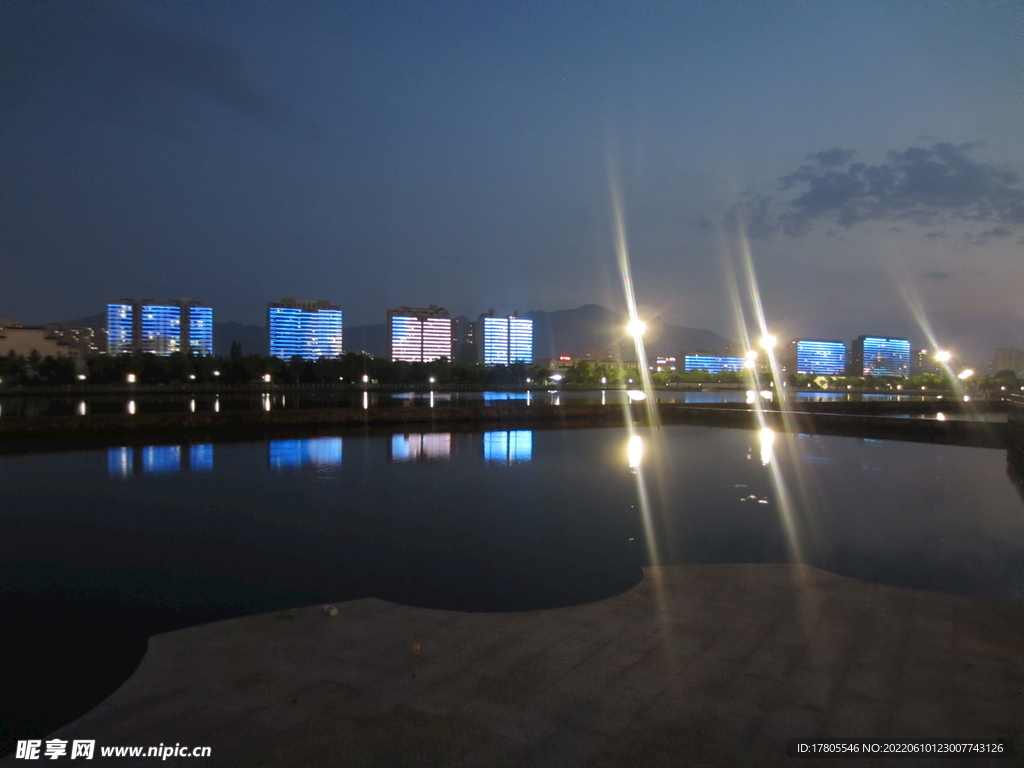 夜景图片  江边山水夜景 美丽