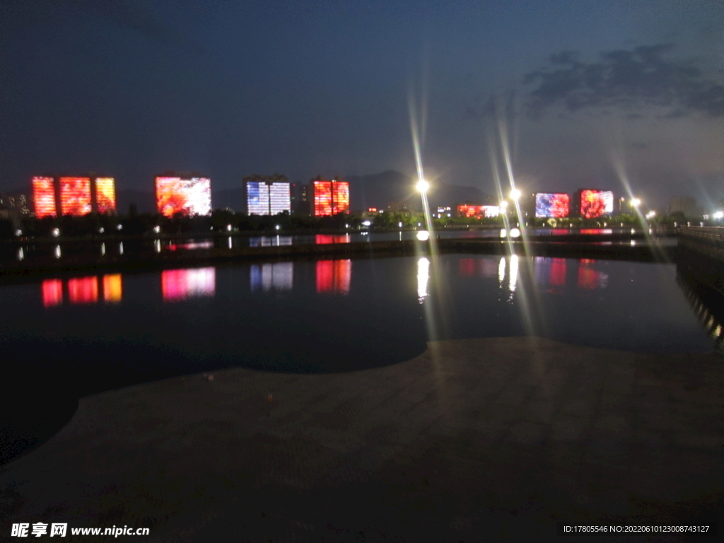 夜景图片  江边山水夜景 美丽