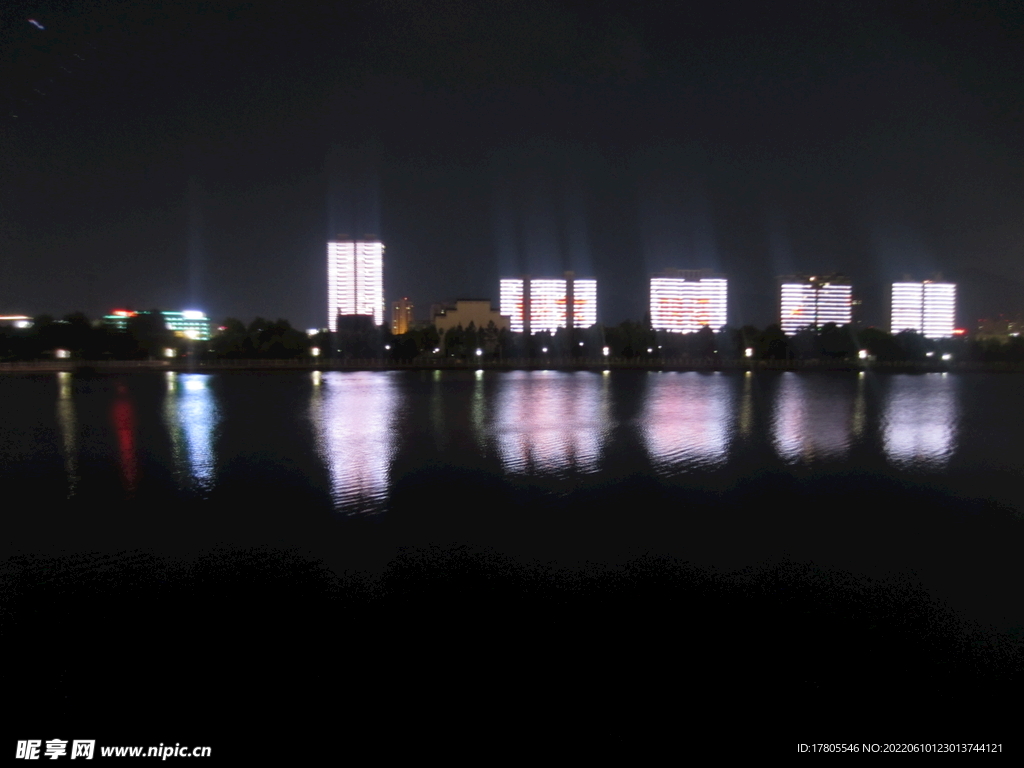 夜景图片  江边山水夜景 美丽