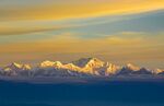 天边雪山