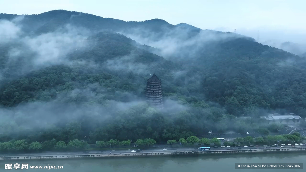 烟雨朦胧的钱塘江和六和塔