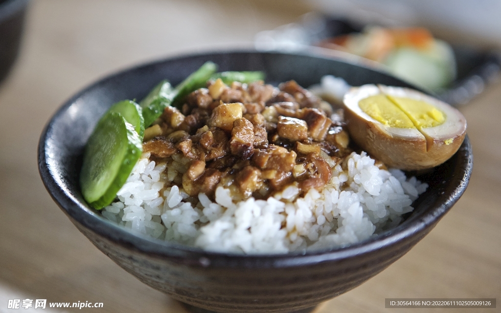 肉沫黄瓜卤蛋盖饭美食