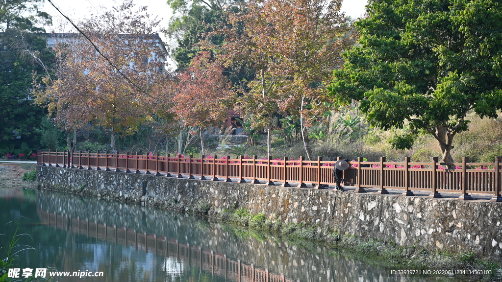 广东冬日河堤