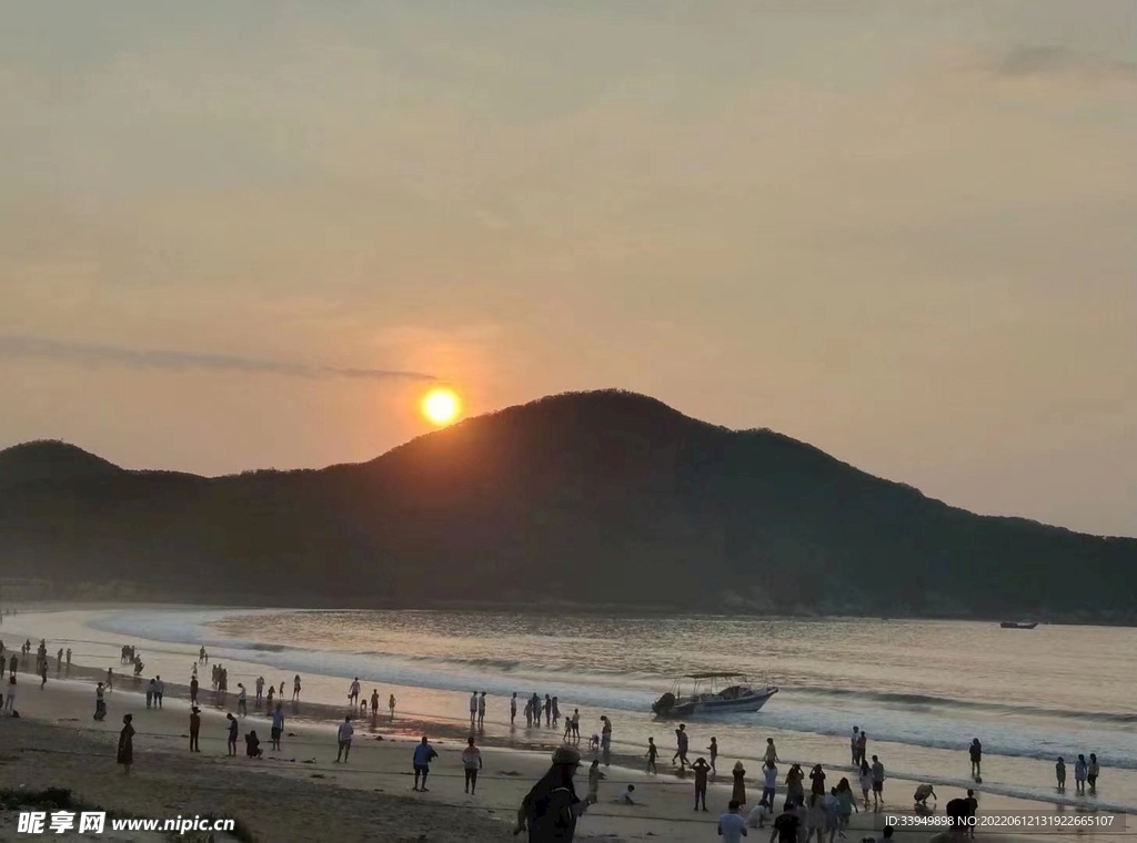 海上日出