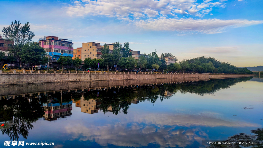 河边景色