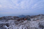 山顶雪景 