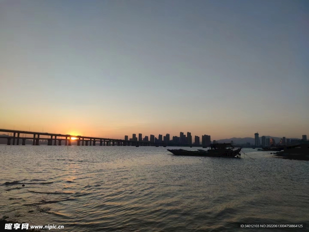 清晨的海面