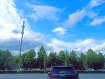 蓝天白云在路上街拍无处不风景