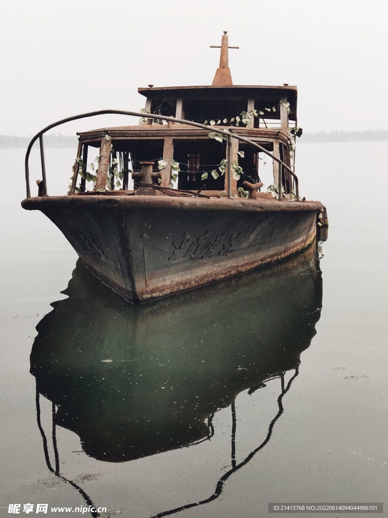 湖水小船  
