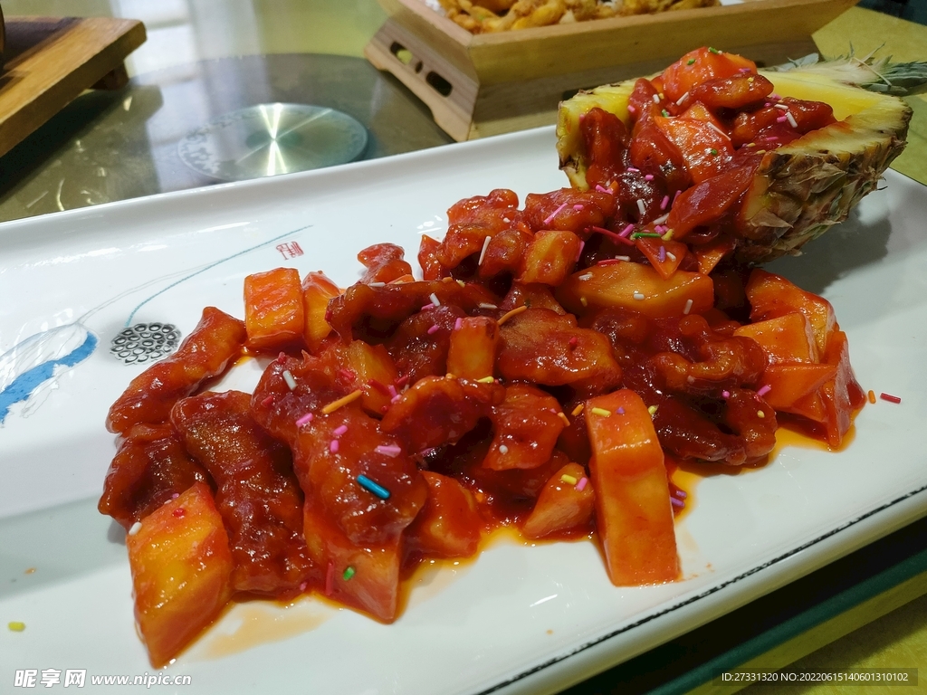中式炒菜菠萝咕咾肉