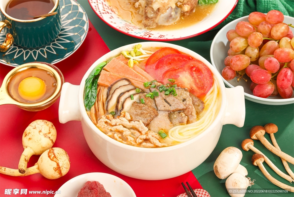 菌汤三鲜米线