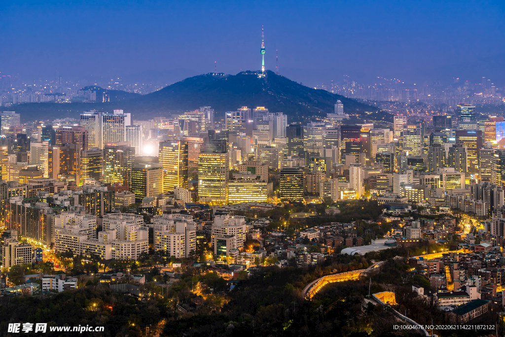 首尔市中心城市景观的夜景