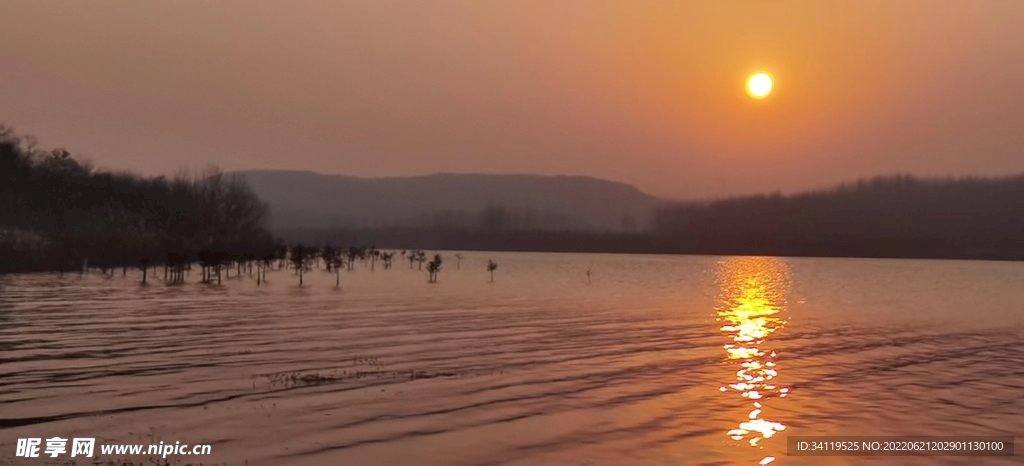 夕照水韵