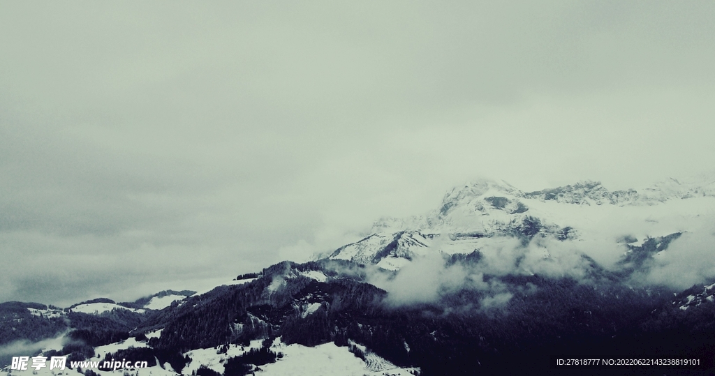 山脉雪山