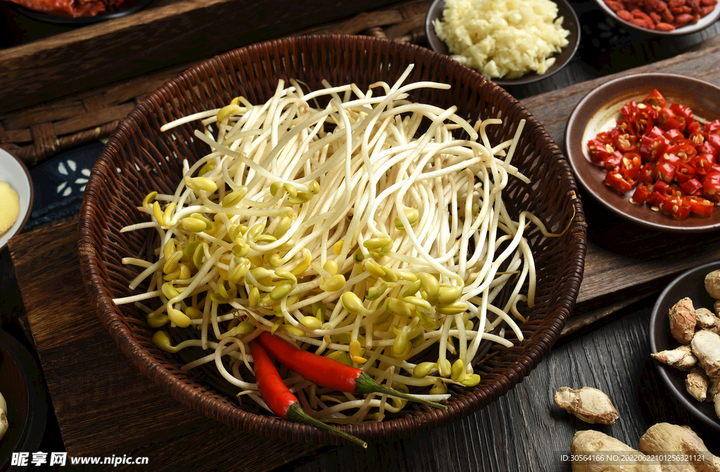 新鲜黄豆芽食材
