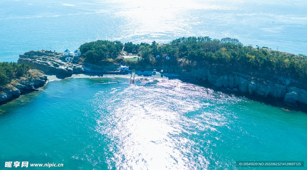 高清海岛海湾海景航拍图片