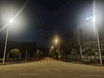 夜色下明亮的街道
