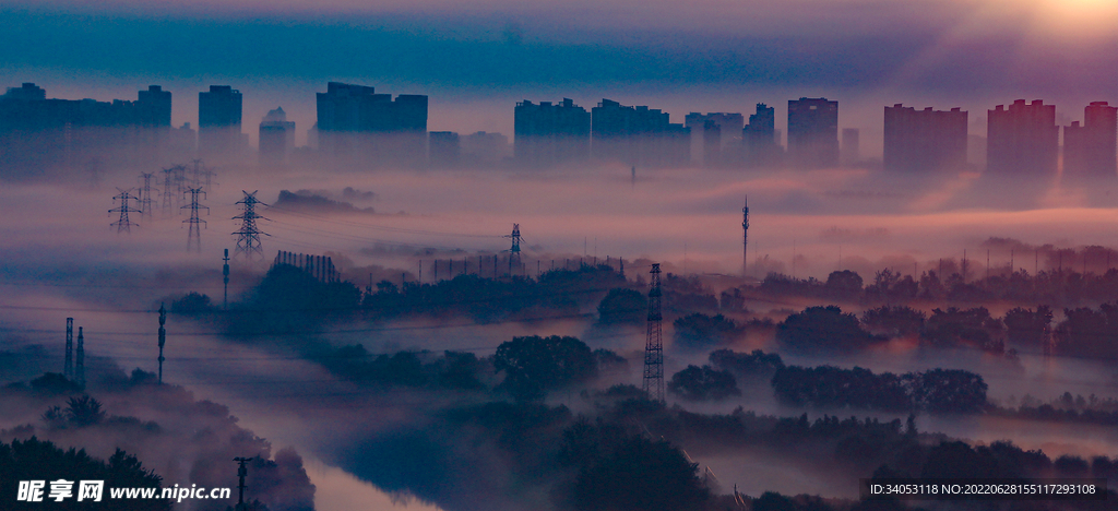 多彩雾光美景