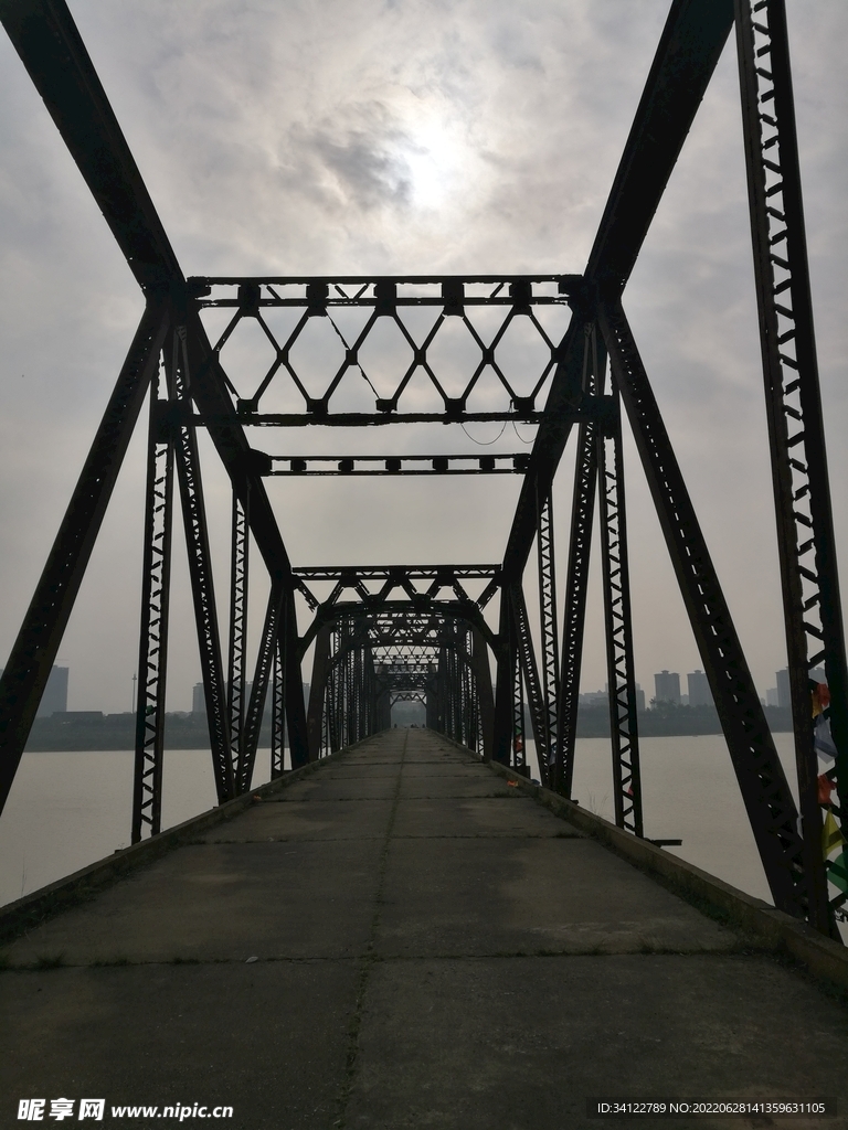 铁桥