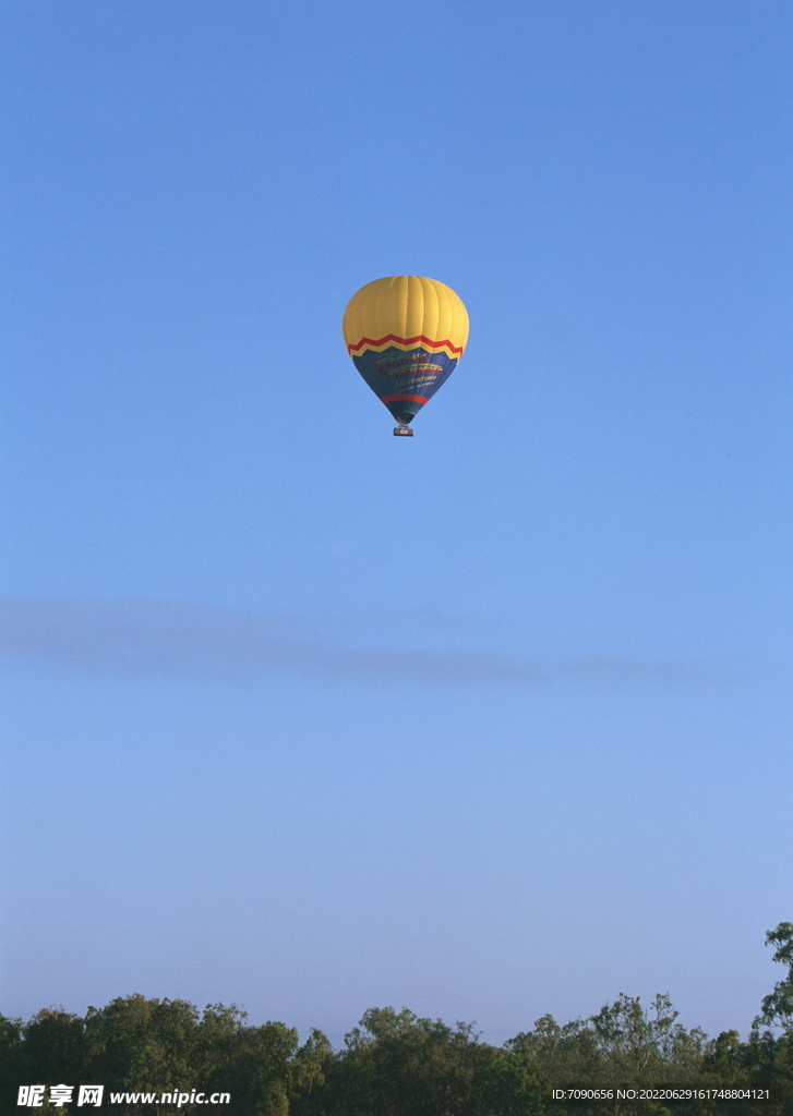 碧空如洗    