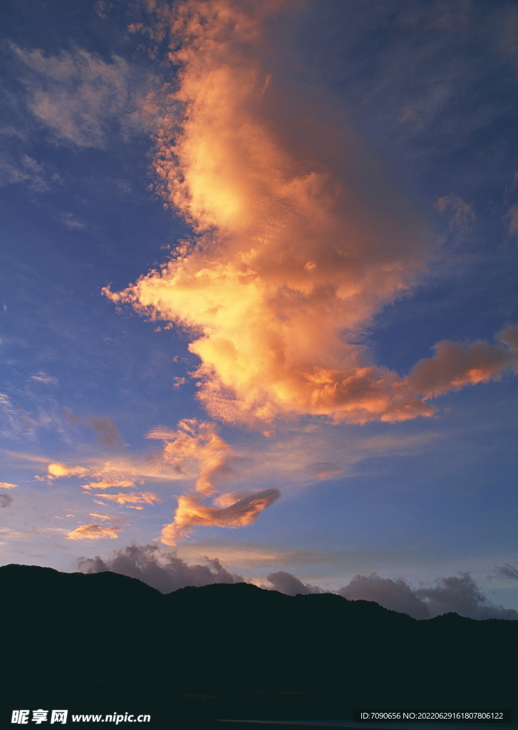 黄昏天空美景    