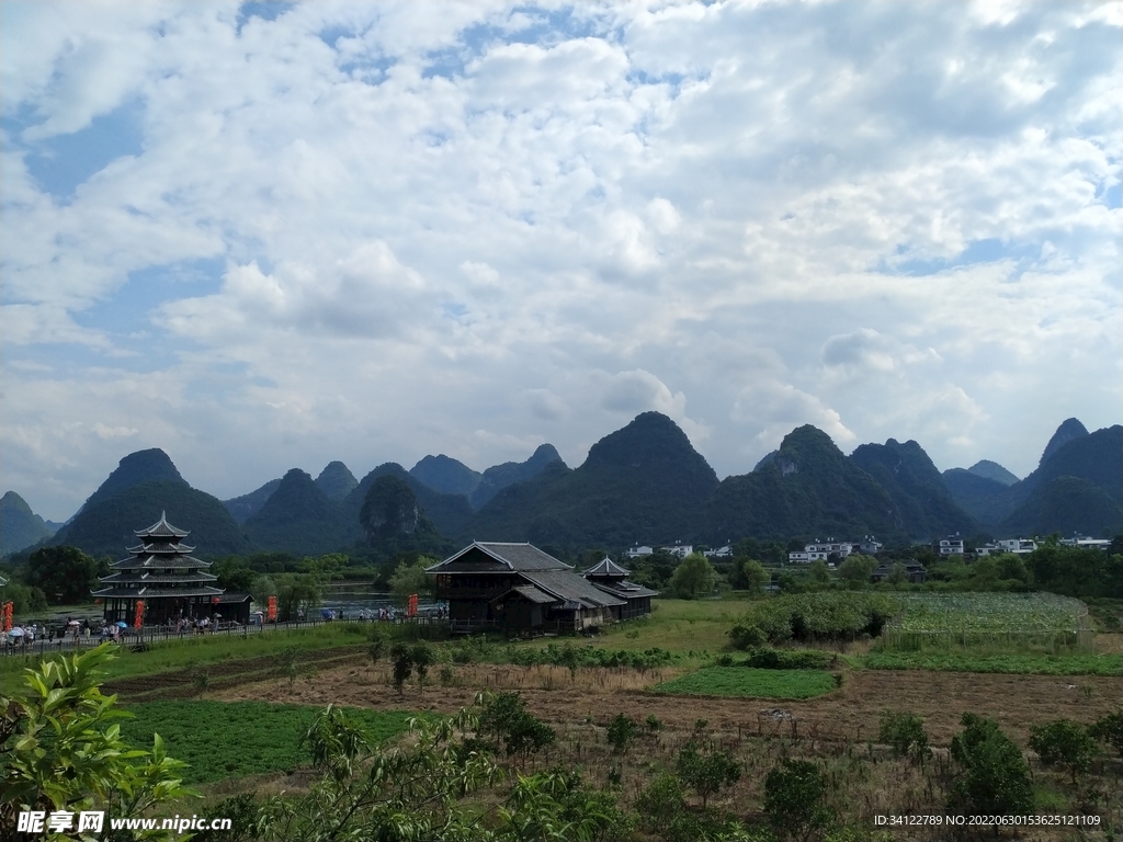 高山  