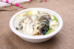 豆腐炖鱼头