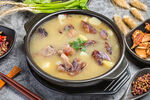土豆炖腊排骨